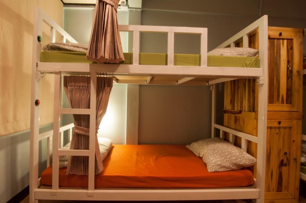 Eat-Ting Hostel Bang Sao Thong Exterior photo